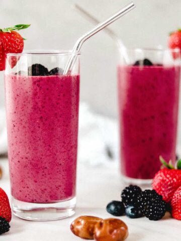 Two glasses of apple cider vinegar smoothies with fresh berries